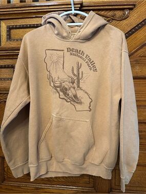 Goodie Two Sleeves Death Valley National Park Graphic Hoodie Size M